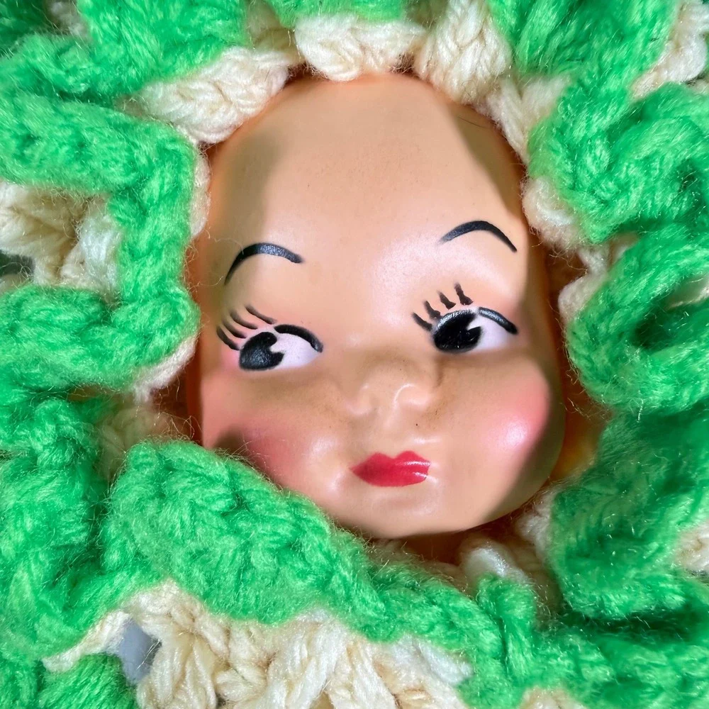 VTG Handmade Crochet Doll Face Pot Holder Hot Pad Kitchen Kitschy Green Cream‎